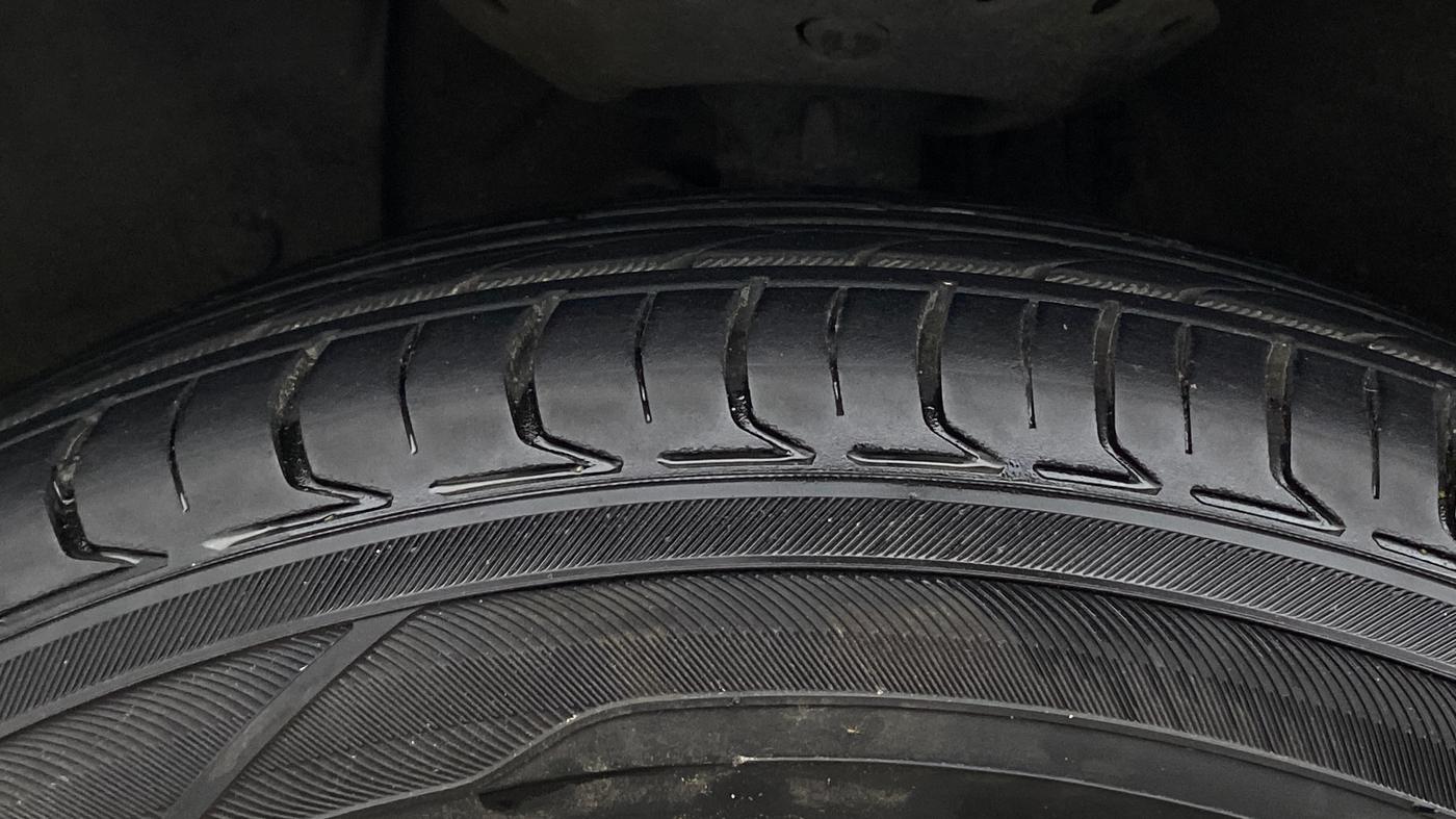 2013 Honda City 1.5L I-VTEC V MT, Petrol, Manual, 1,20,789 km, Left Front Tyre Tread