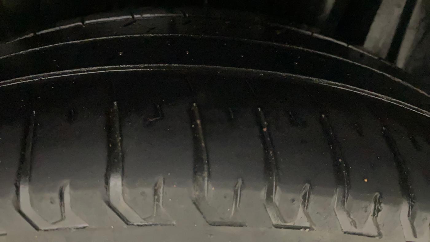 2022 Maruti XL6 ZETA AT, Petrol, Automatic, 62,625 km, Left Rear Tyre Tread