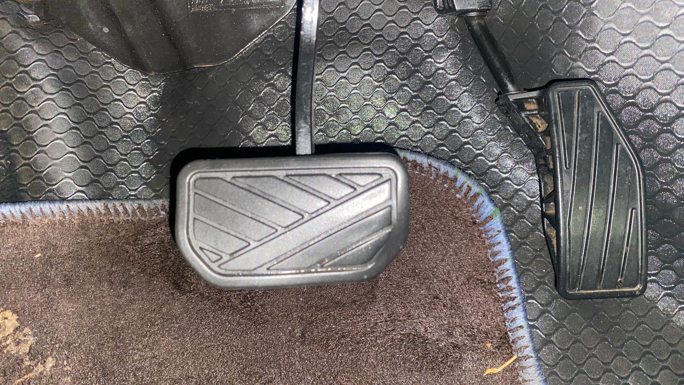 2022 Maruti XL6 ZETA AT, Petrol, Automatic, 62,625 km, Pedals
