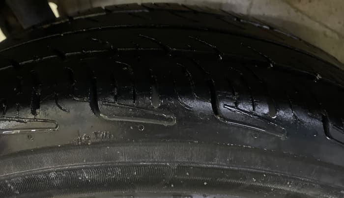 2014 Maruti Wagon R 1.0 VXI, Petrol, Manual, 1,25,276 km, Right Rear Tyre Tread
