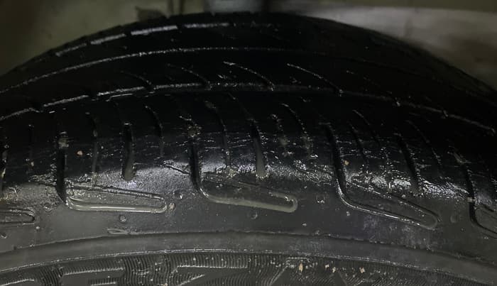 2014 Maruti Wagon R 1.0 VXI, Petrol, Manual, 1,25,276 km, Right Front Tyre Tread