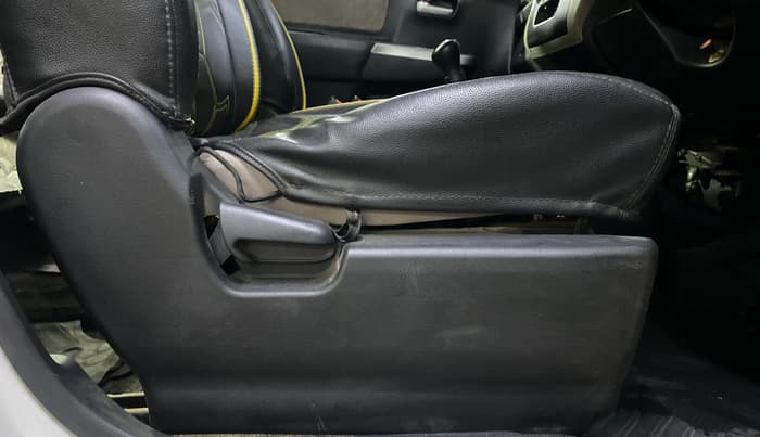 2014 Maruti Wagon R 1.0 VXI, Petrol, Manual, 1,25,276 km, Driver Side Adjustment Panel