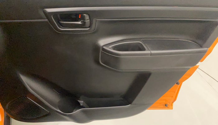 2019 Maruti S PRESSO VXI PLUS AMT, Petrol, Automatic, 21,125 km, Driver Side Door Panels Control