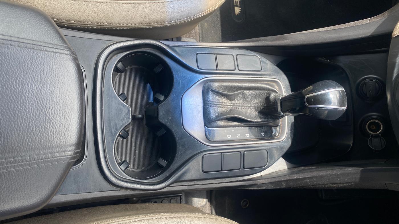 2014 Hyundai Santa Fe 2 WD AT, Diesel, Automatic, 1,21,123 km, Gear Lever