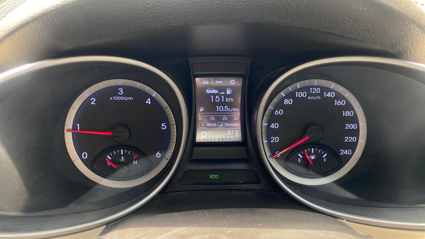 2014 Hyundai Santa Fe 2 WD AT, Diesel, Automatic, 1,21,123 km, Odometer Image