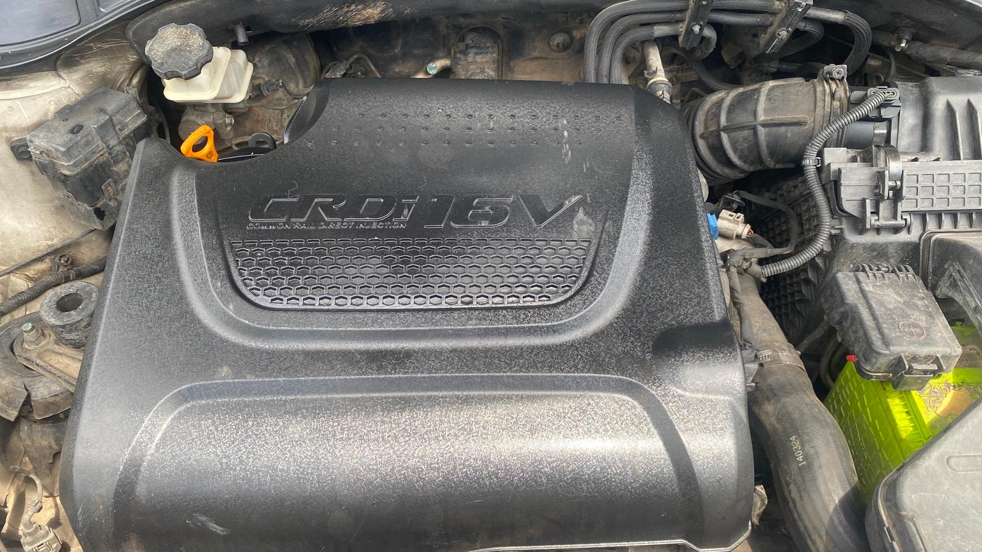 2014 Hyundai Santa Fe 2 WD AT, Diesel, Automatic, 1,21,123 km, Engine View