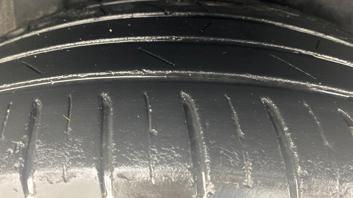 2014 Hyundai Santa Fe 2 WD AT, Diesel, Automatic, 1,21,123 km, Left Rear Tyre Tread