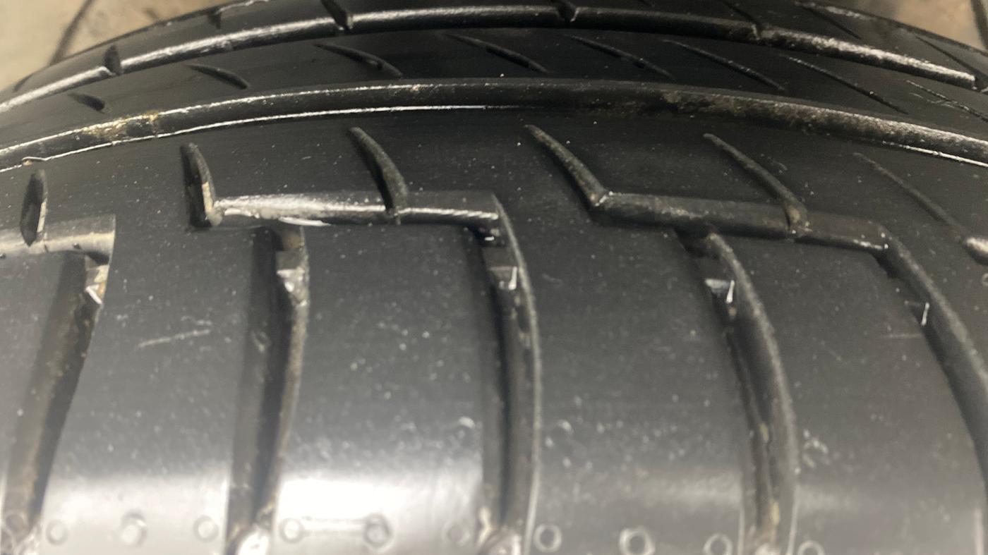 2014 Hyundai Santa Fe 2 WD AT, Diesel, Automatic, 1,21,123 km, Right Front Tyre Tread