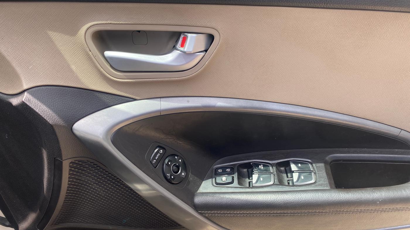 2014 Hyundai Santa Fe 2 WD AT, Diesel, Automatic, 1,21,123 km, Driver Side Door Panels Control