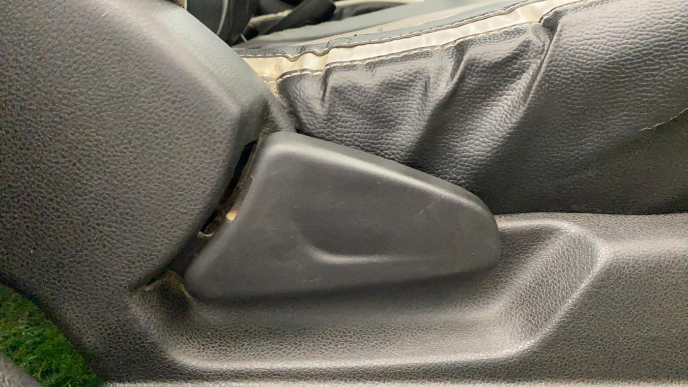 2019 Renault Kwid RXT 1.0 (O), Petrol, Manual, 82,791 km, Driver Side Adjustment Panel