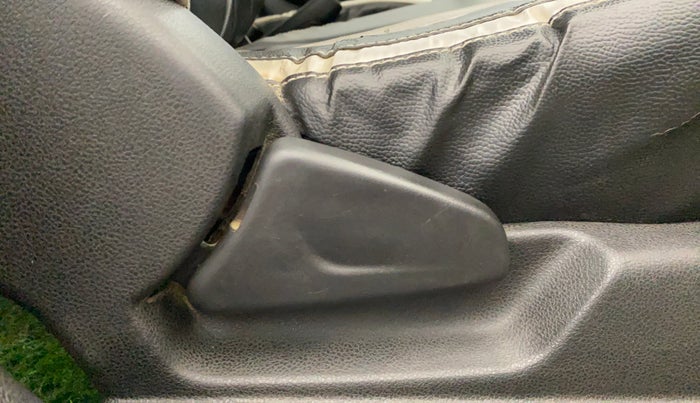 2019 Renault Kwid RXT 1.0 (O), Petrol, Manual, 82,791 km, Driver Side Adjustment Panel