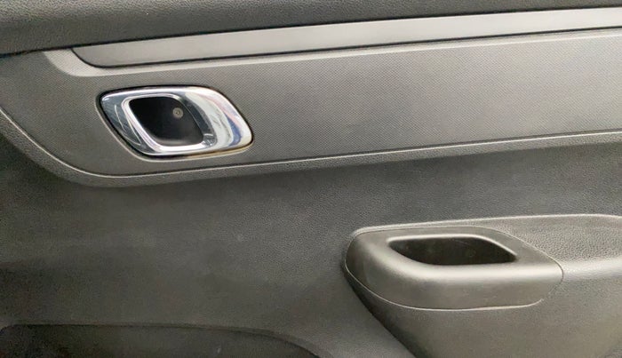 2019 Renault Kwid RXT 1.0 (O), Petrol, Manual, 82,791 km, Driver Side Door Panels Control