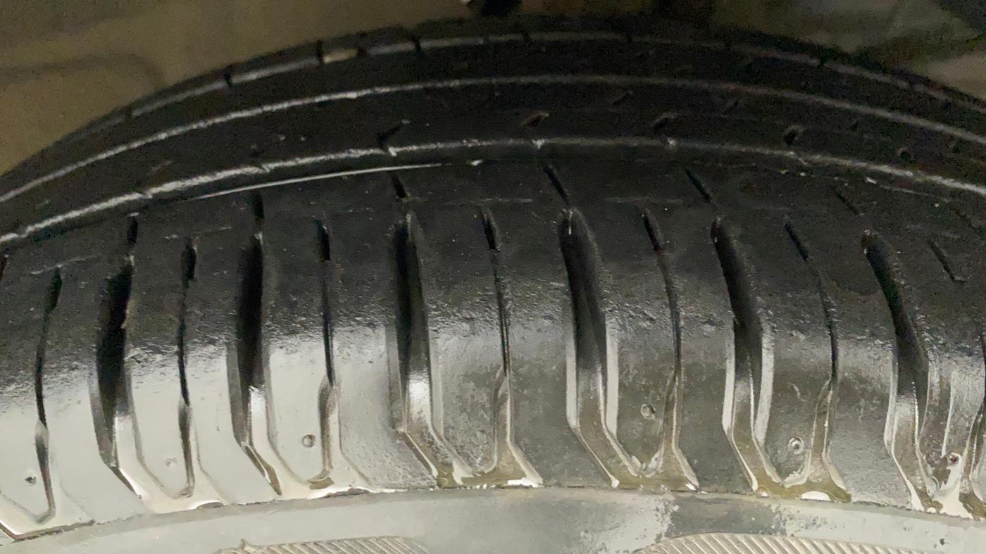 2020 Maruti Dzire ZXI, Petrol, Manual, 32,057 km, Right Front Tyre Tread
