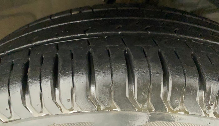 2020 Maruti Dzire ZXI, Petrol, Manual, 32,057 km, Right Front Tyre Tread