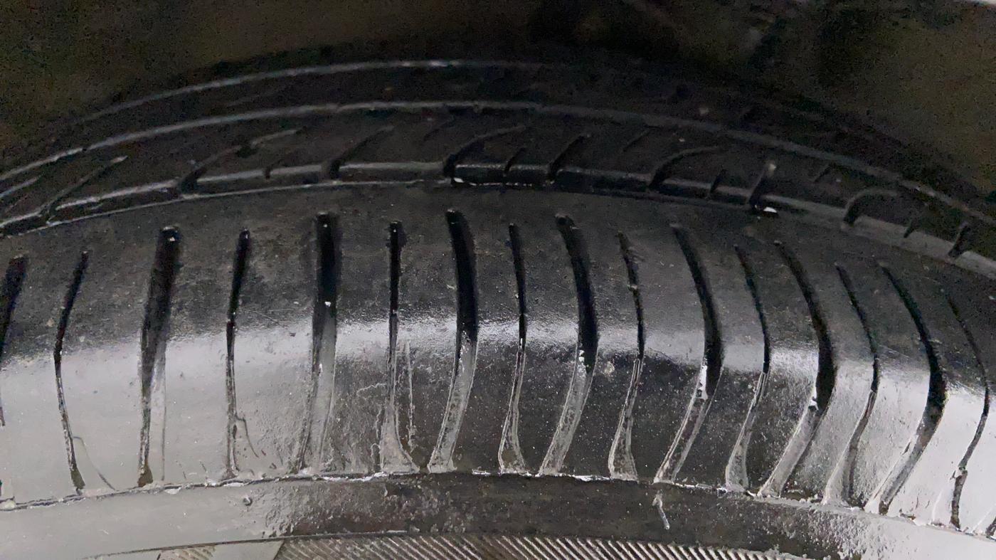 2016 Maruti Celerio VDI, Diesel, Manual, 85,221 km, Right Front Tyre Tread
