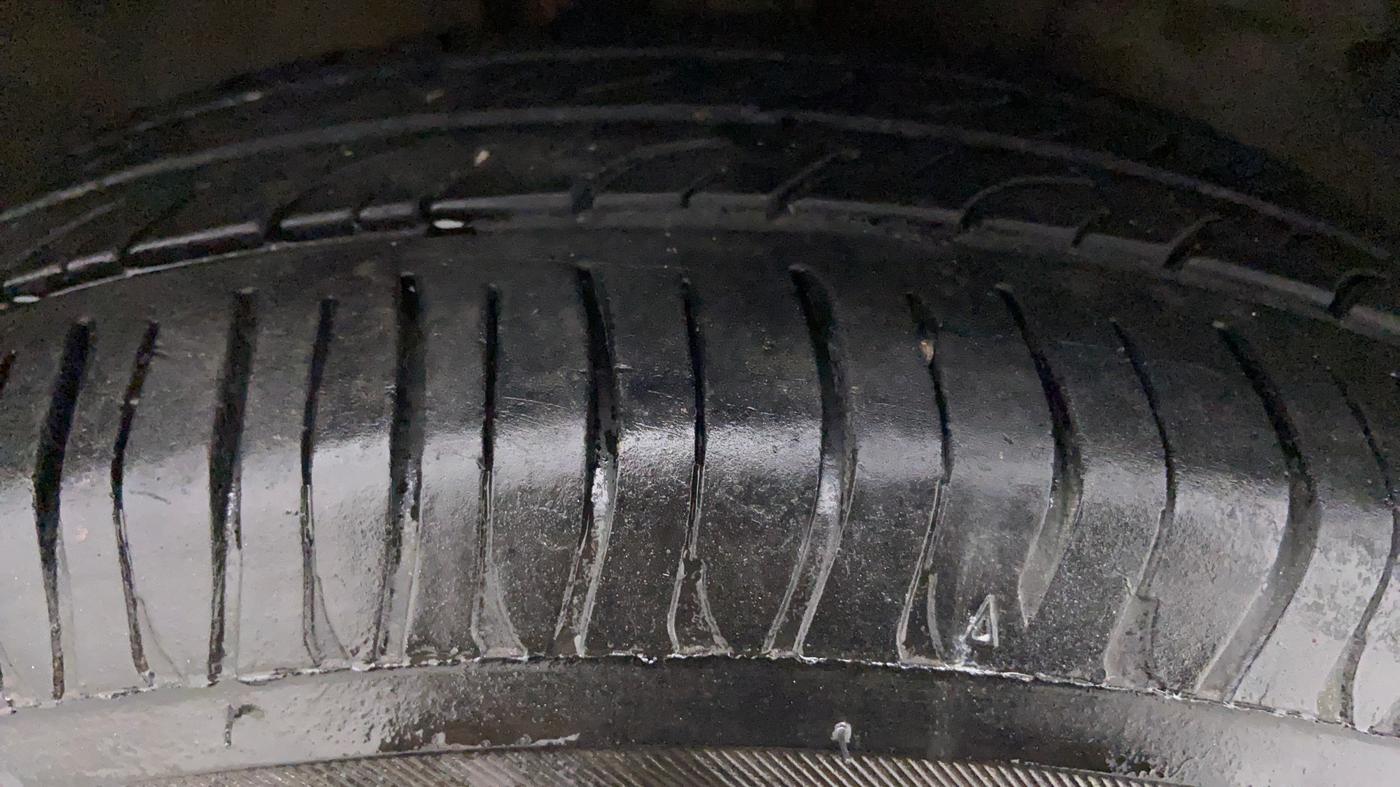 2016 Maruti Celerio VDI, Diesel, Manual, 85,221 km, Left Front Tyre Tread