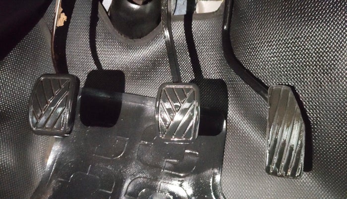 2018 Maruti Wagon R 1.0 LXI CNG, CNG, Manual, 83,232 km, Pedals