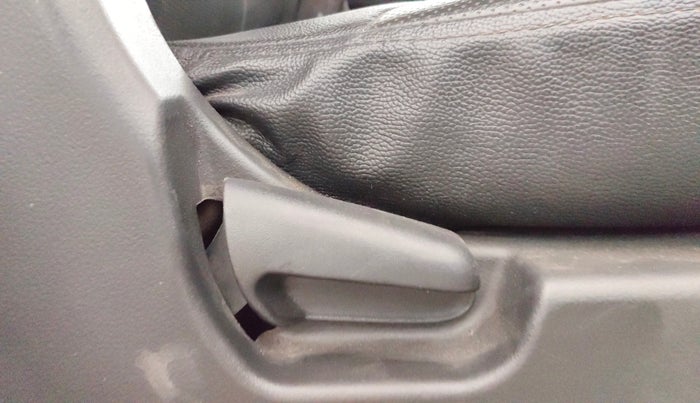 2018 Maruti Wagon R 1.0 LXI CNG, CNG, Manual, 83,232 km, Driver Side Adjustment Panel