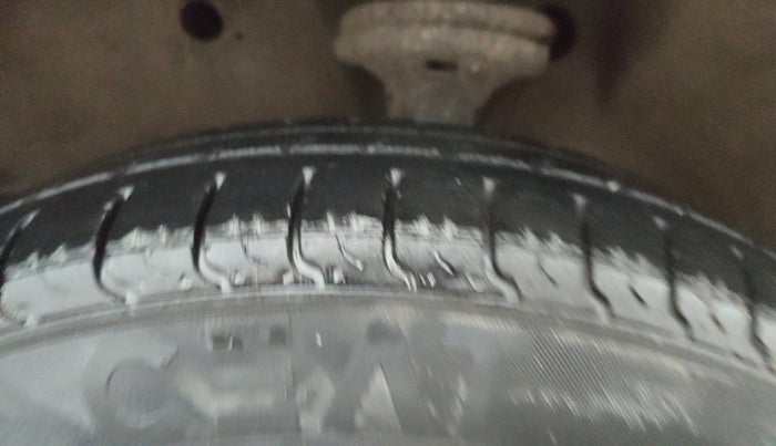 2018 Maruti Wagon R 1.0 LXI CNG, CNG, Manual, 83,232 km, Left Front Tyre Tread