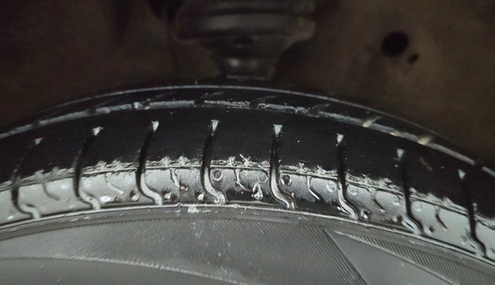 2018 Maruti Wagon R 1.0 LXI CNG, CNG, Manual, 83,232 km, Right Front Tyre Tread