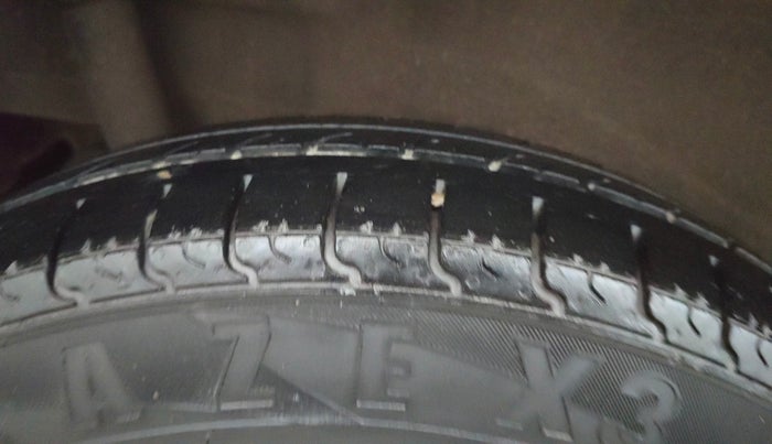 2018 Maruti Wagon R 1.0 LXI CNG, CNG, Manual, 83,232 km, Right Rear Tyre Tread