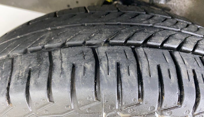 2018 Maruti Eeco 5 STR CNG WITH AC PLUSHTR, CNG, Manual, 54,876 km, Left Front Tyre Tread
