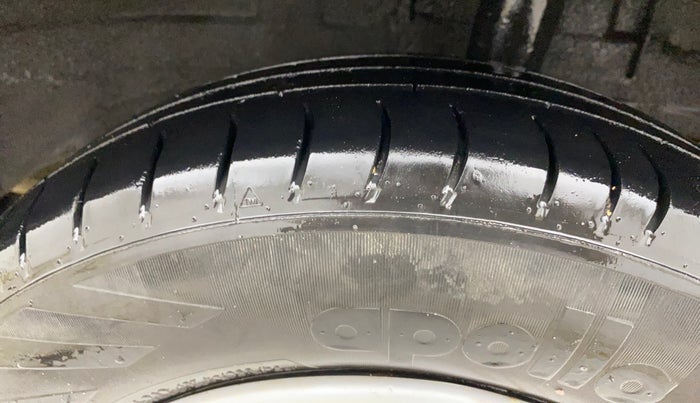 2016 Renault Kwid RXL, Petrol, Manual, 81,384 km, Left Rear Tyre Tread