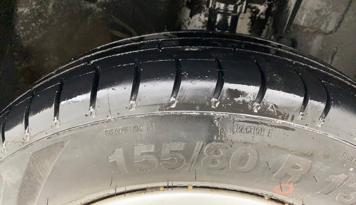 2016 Renault Kwid RXL, Petrol, Manual, 81,384 km, Right Front Tyre Tread