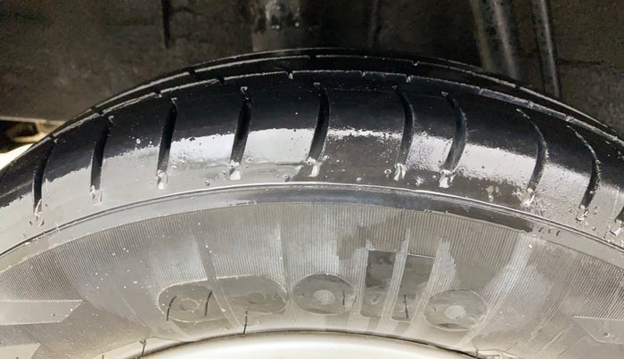 2016 Renault Kwid RXL, Petrol, Manual, 81,384 km, Right Rear Tyre Tread