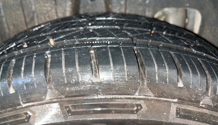 2019 Mahindra XUV300 W8 1.2 PETROL, Petrol, Manual, 92,693 km, Right Rear Tyre Tread