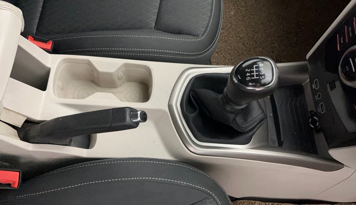 2019 Mahindra XUV300 W8 1.2 PETROL, Petrol, Manual, 92,693 km, Gear Lever