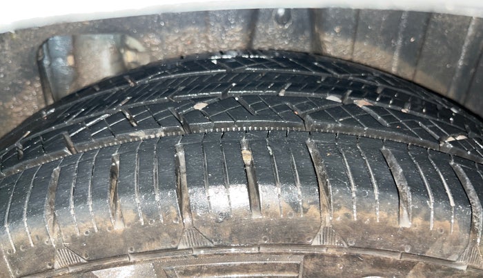 2019 Mahindra XUV300 W8 1.2 PETROL, Petrol, Manual, 92,693 km, Left Rear Tyre Tread