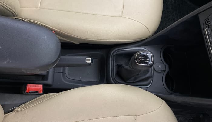 2018 Skoda Rapid AMBITION 1.6 MPI MT, Petrol, Manual, 32,329 km, Gear Lever