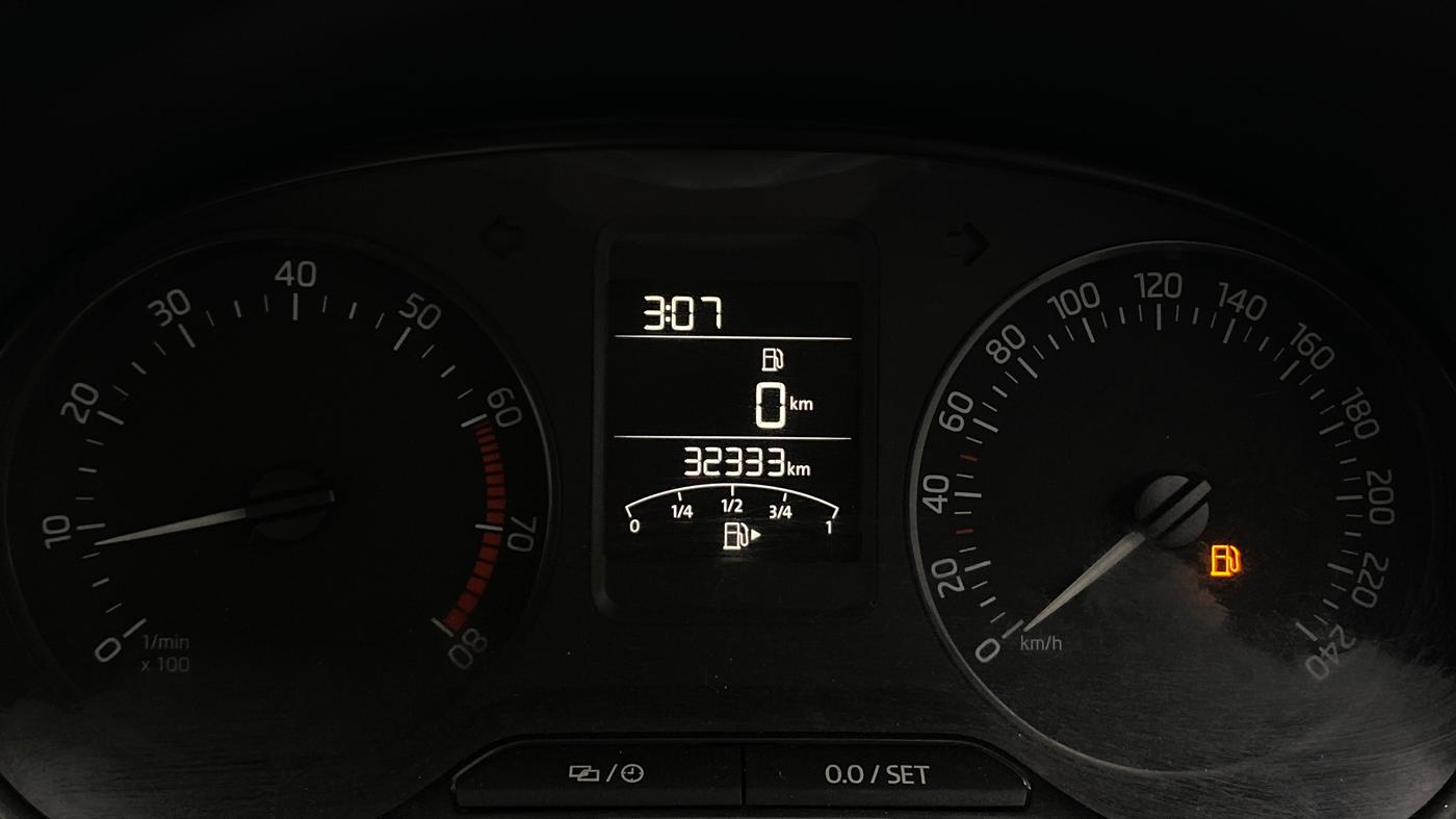 2018 Skoda Rapid AMBITION 1.6 MPI MT, Petrol, Manual, 32,329 km, Odometer Image