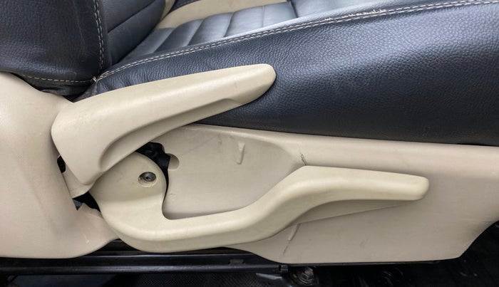 2016 Toyota Etios Liva D 4D VD, Diesel, Manual, 39,890 km, Driver Side Adjustment Panel