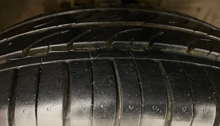 2016 Toyota Etios Liva D 4D VD, Diesel, Manual, 39,890 km, Right Front Tyre Tread