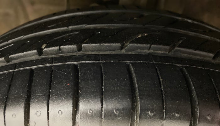 2016 Toyota Etios Liva D 4D VD, Diesel, Manual, 39,890 km, Left Front Tyre Tread