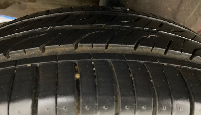 2016 Toyota Etios Liva D 4D VD, Diesel, Manual, 39,890 km, Right Rear Tyre Tread