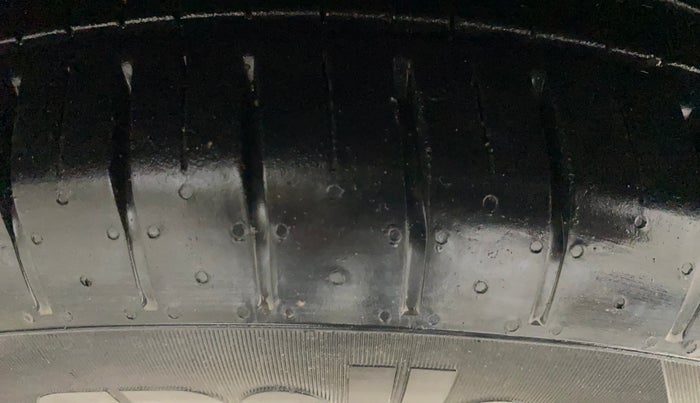 2020 Maruti Swift ZXI AMT, Petrol, Automatic, 89,249 km, Right Front Tyre Tread