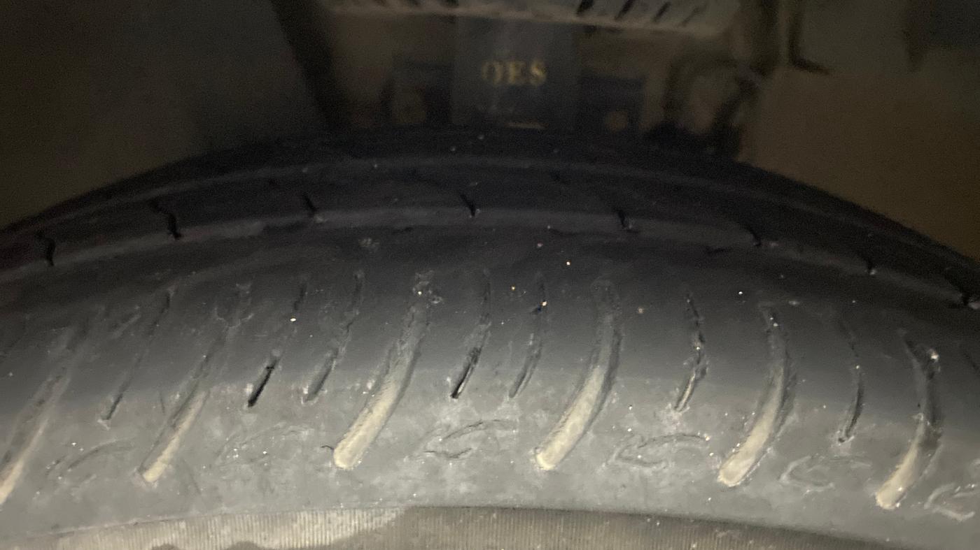 2021 Skoda Rapid AMBITION AT TSI, Petrol, Automatic, 1,11,308 km, Left Front Tyre Tread