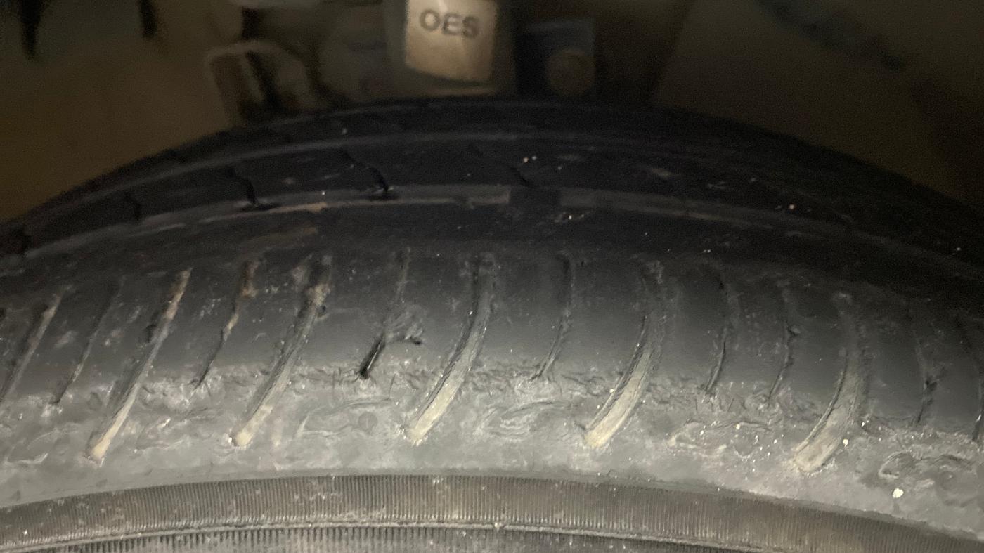 2021 Skoda Rapid AMBITION AT TSI, Petrol, Automatic, 1,11,308 km, Right Front Tyre Tread