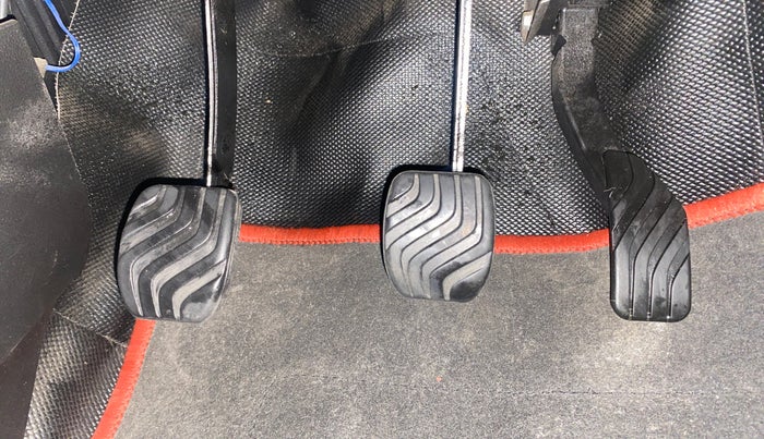 2022 Renault Kwid CLIMBER MT 1.0, Petrol, Manual, 14,492 km, Pedals