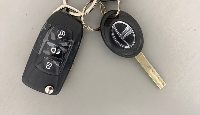 2023 Tata Tiago XT PETROL, Petrol, Manual, 30,715 km, Key Close Up