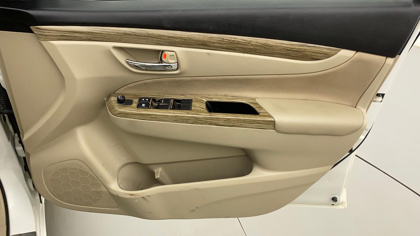 2022 Maruti Ciaz SIGMA 1.5 SHVS MT  PETROL, Petrol, Manual, 36,856 km, Driver Side Door Panels Control