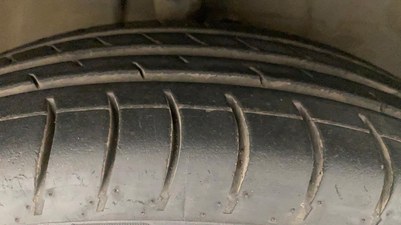 2013 Maruti Ritz VXI BUZZ, Petrol, Manual, 63,491 km, Right Front Tyre Tread