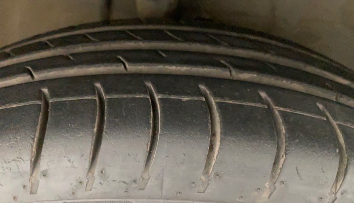 2013 Maruti Ritz VXI BUZZ, Petrol, Manual, 63,491 km, Right Front Tyre Tread