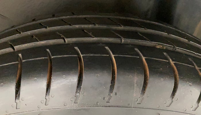 2013 Maruti Ritz VXI BUZZ, Petrol, Manual, 63,491 km, Left Rear Tyre Tread