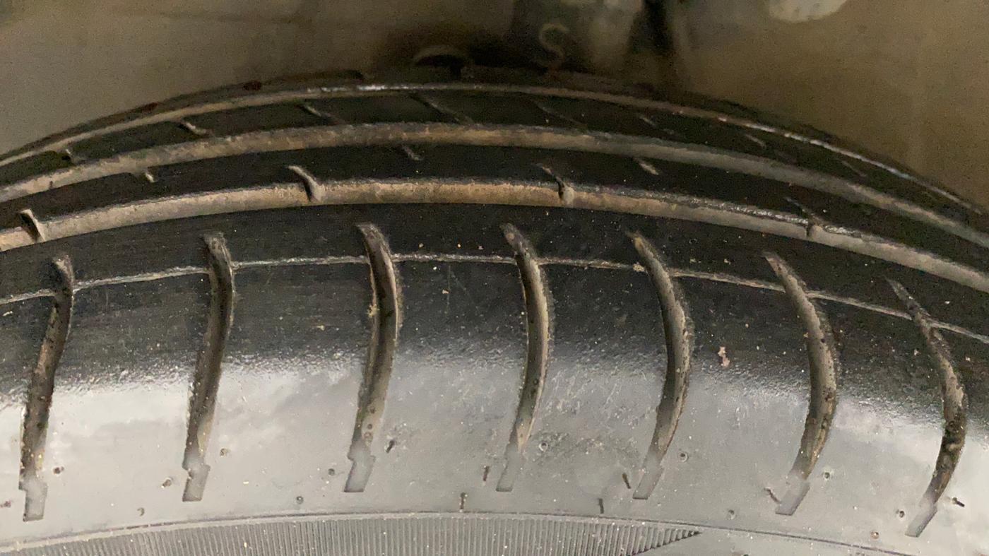 2013 Maruti Ritz VXI BUZZ, Petrol, Manual, 63,491 km, Left Front Tyre Tread