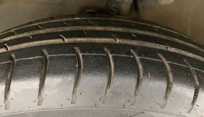 2013 Maruti Ritz VXI BUZZ, Petrol, Manual, 63,491 km, Left Front Tyre Tread