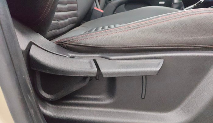 2020 KIA SONET GTX PLUS 1.0 IMT, Petrol, Manual, 25,691 km, Driver Side Adjustment Panel